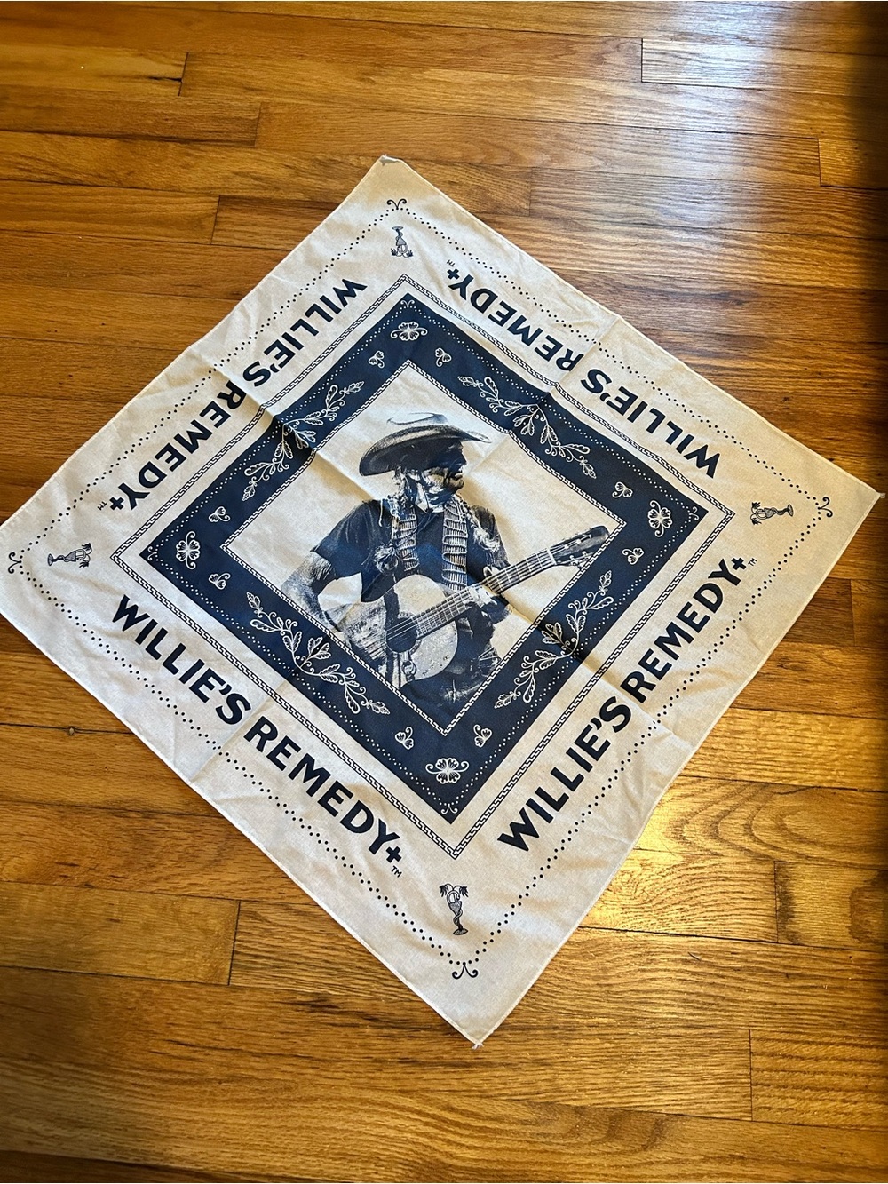 Willie Nelson Willie’s Remedy Navy & Cream Bandana Scarf Handkerchief Cowgirl